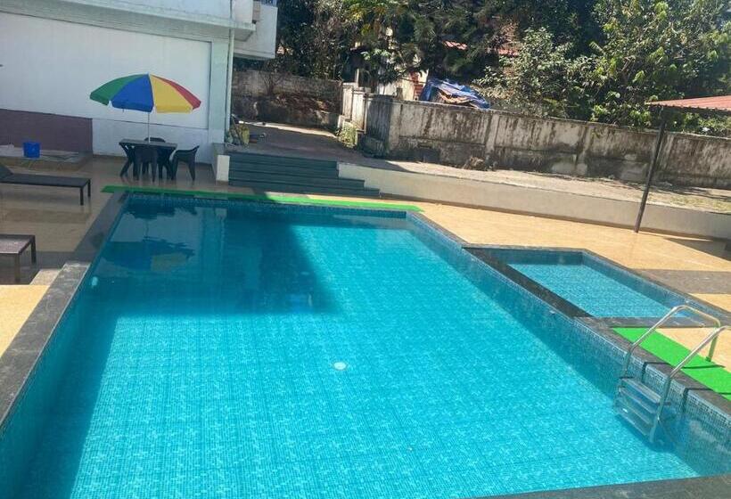 בית מלון כפרי Aqualura, Goa