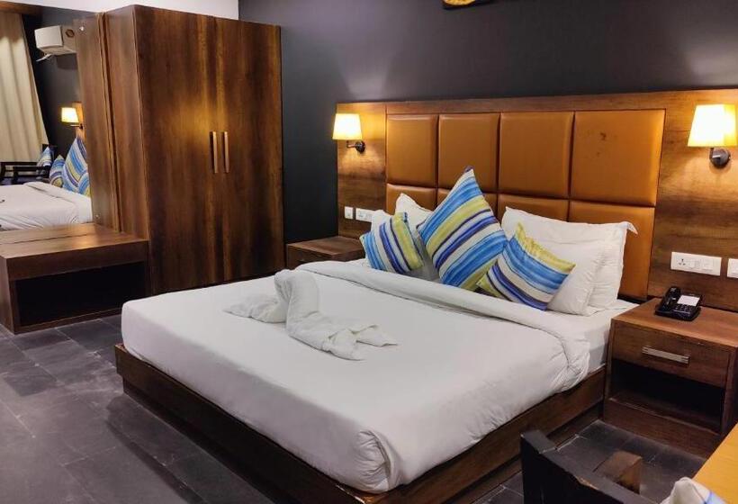 Отель Great Empire