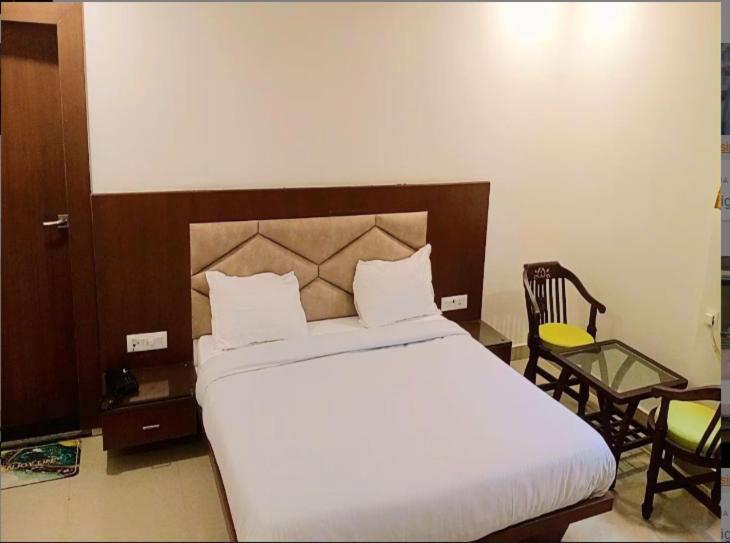 هتل Sakshi Inn Rooms And Restaurant