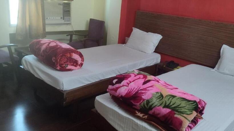 هتل Shiva Krishna