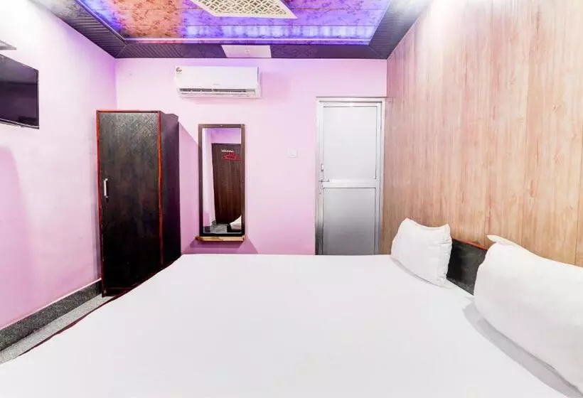 ホテル Satyam Shivam Sundaram