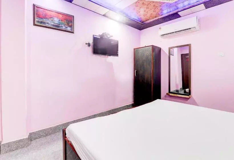 ホテル Satyam Shivam Sundaram
