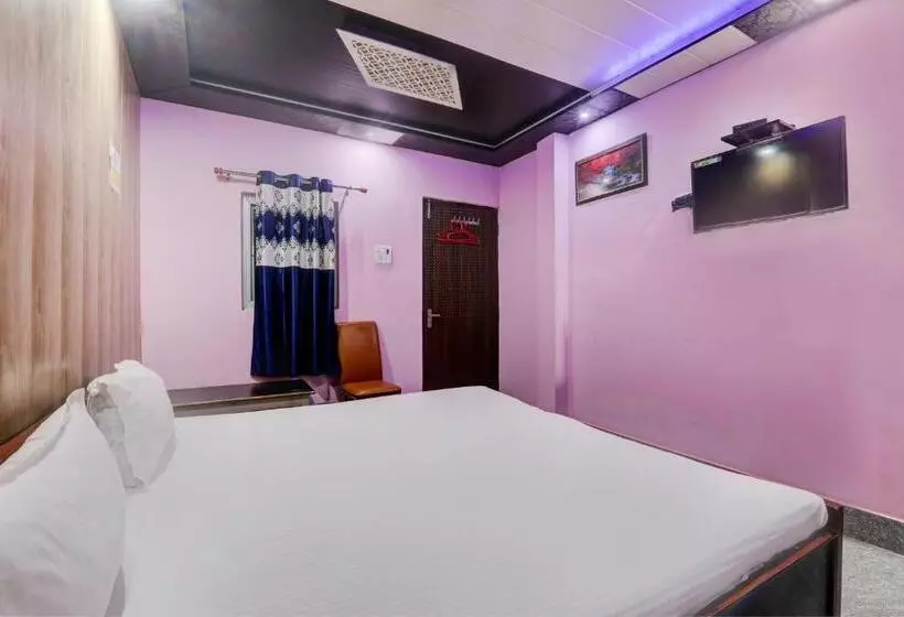ホテル Satyam Shivam Sundaram