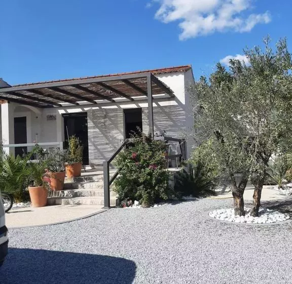 پانسیون Chez Monique Et Rémi