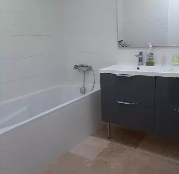 پانسیون Chez Monique Et Rémi