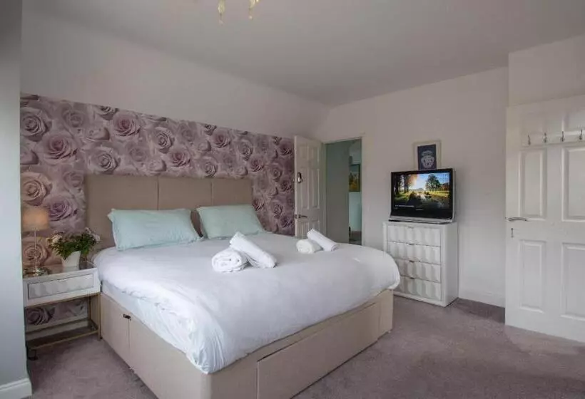 پانسیون Elegant And Spacious Private Room With Ensuite