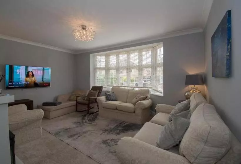 پانسیون Elegant And Spacious Private Room With Ensuite