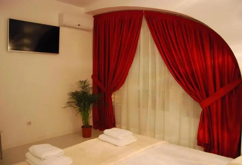Hostal Petite Maman