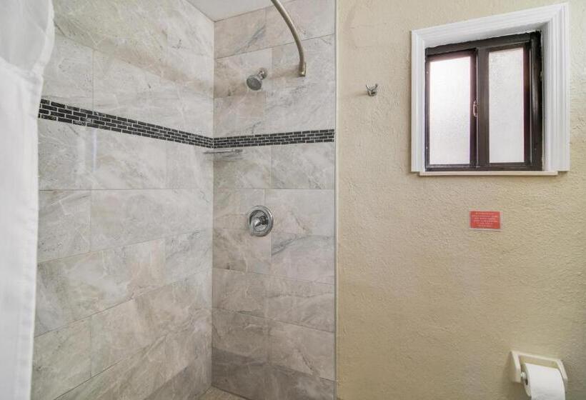 Hotel Anthony's On The Beach