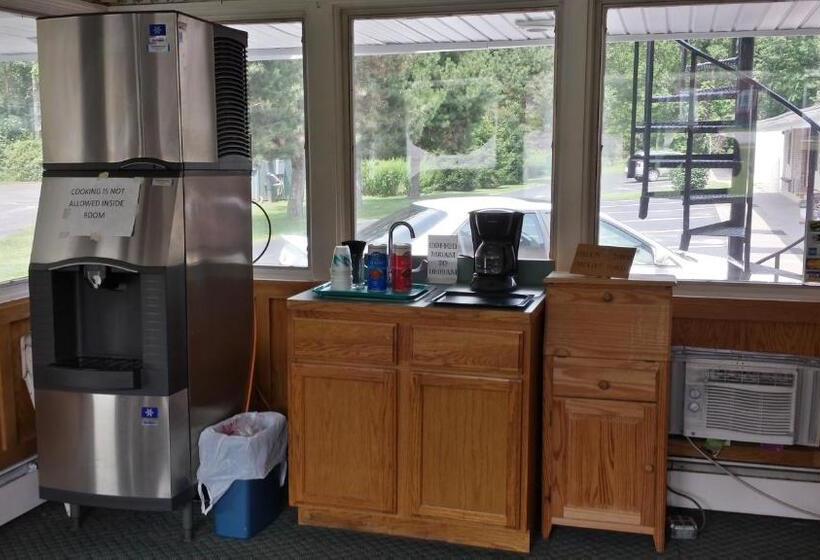 בית מלון כפרי Budget Inn Fairport