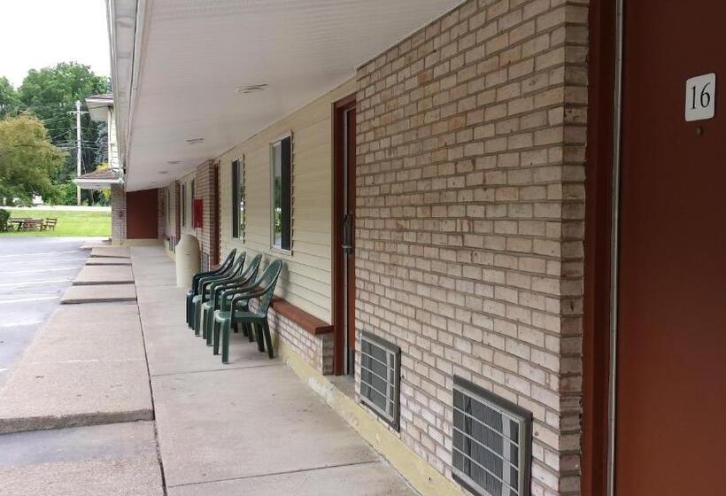 בית מלון כפרי Budget Inn Fairport