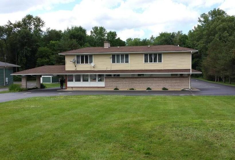 בית מלון כפרי Budget Inn Fairport