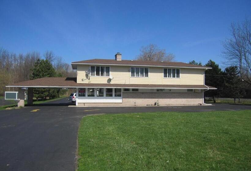 בית מלון כפרי Budget Inn Fairport