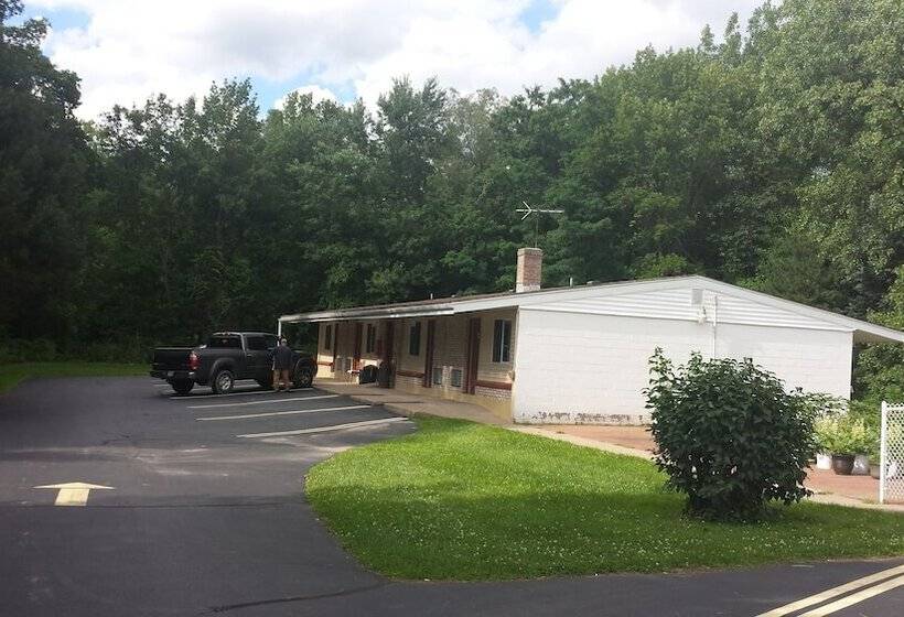 בית מלון כפרי Budget Inn Fairport