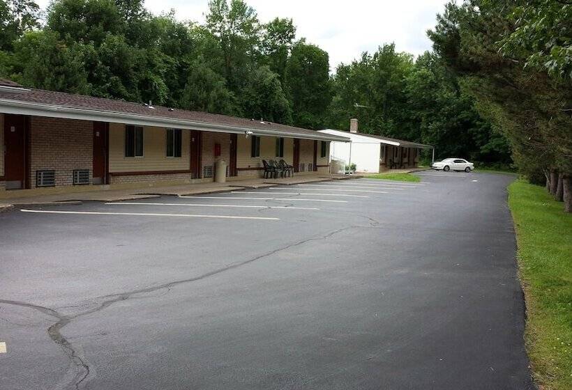 בית מלון כפרי Budget Inn Fairport