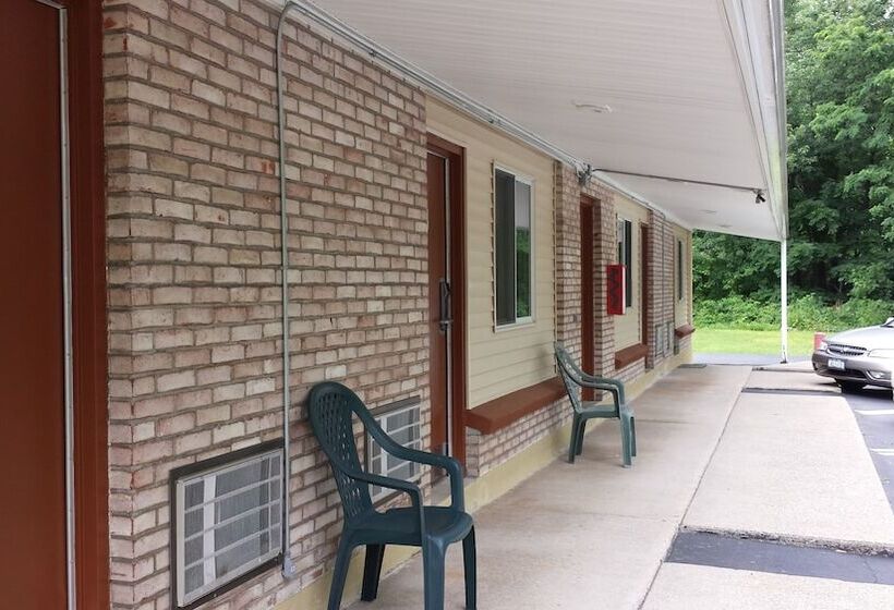 בית מלון כפרי Budget Inn Fairport