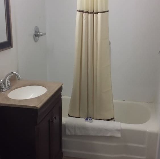 בית מלון כפרי Budget Inn Fairport