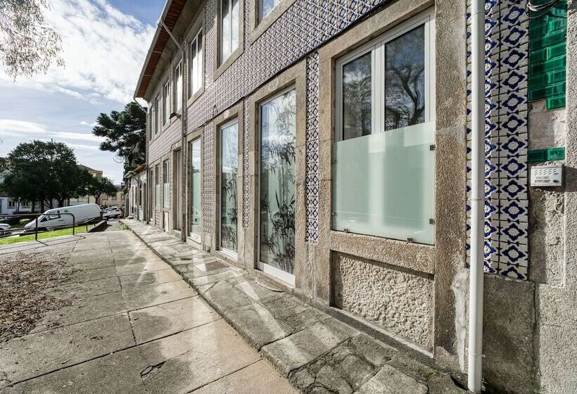 هتل Fine Arts Studios By Olala Homes