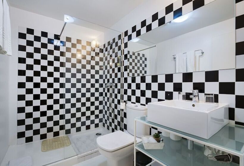 هتل Fine Arts Studios By Olala Homes