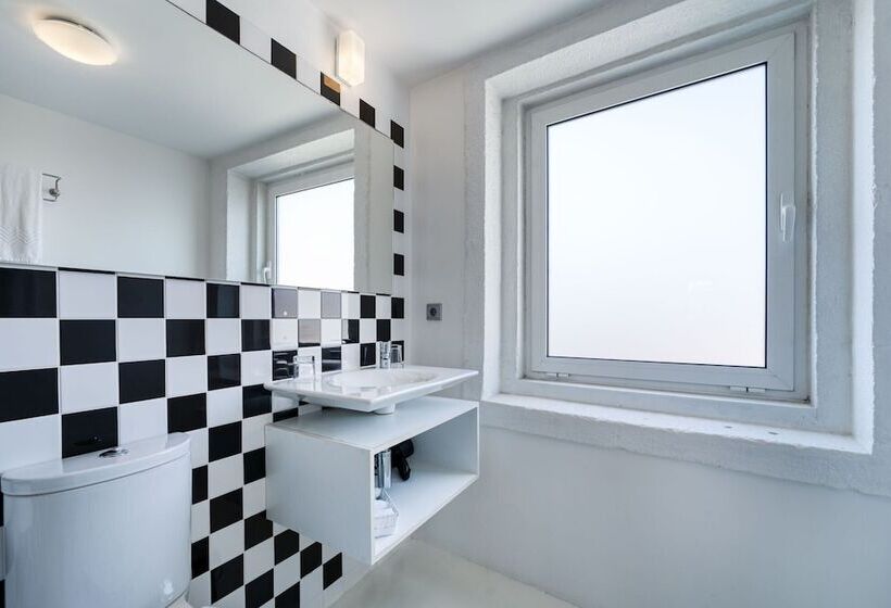 هتل Fine Arts Studios By Olala Homes