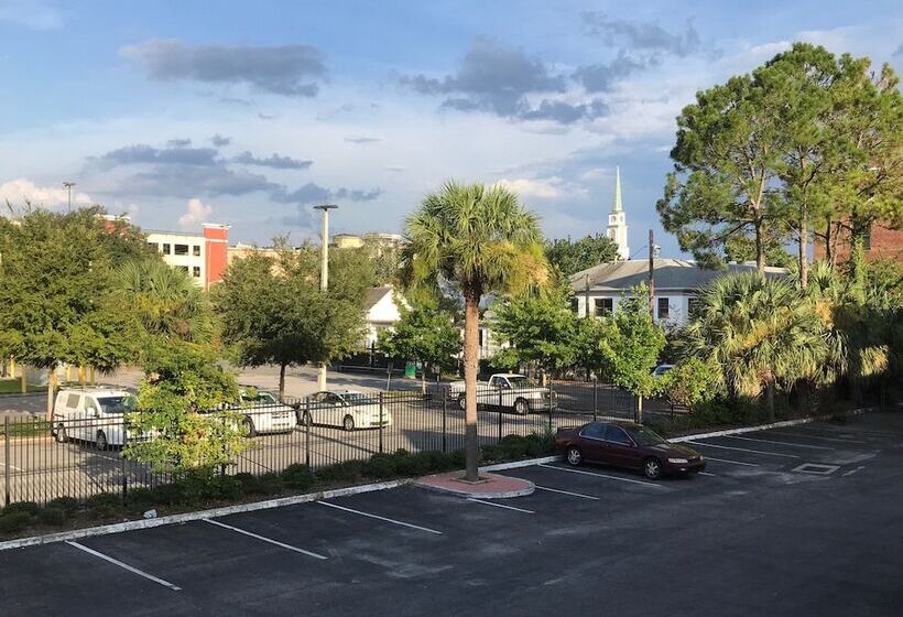 בית מלון כפרי Gainesville Lodge