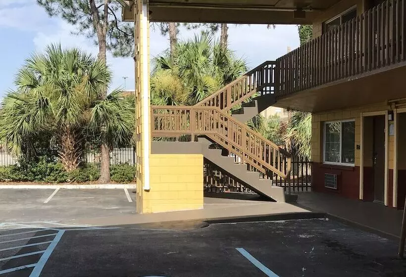 ホテル Gainesville Lodge