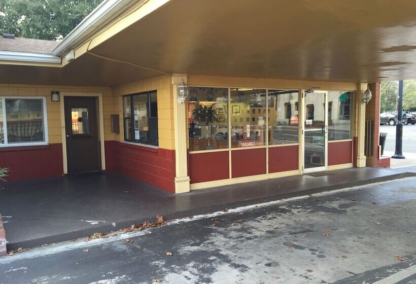 בית מלון כפרי Gainesville Lodge