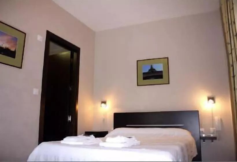 هتل Hostal Carlos I