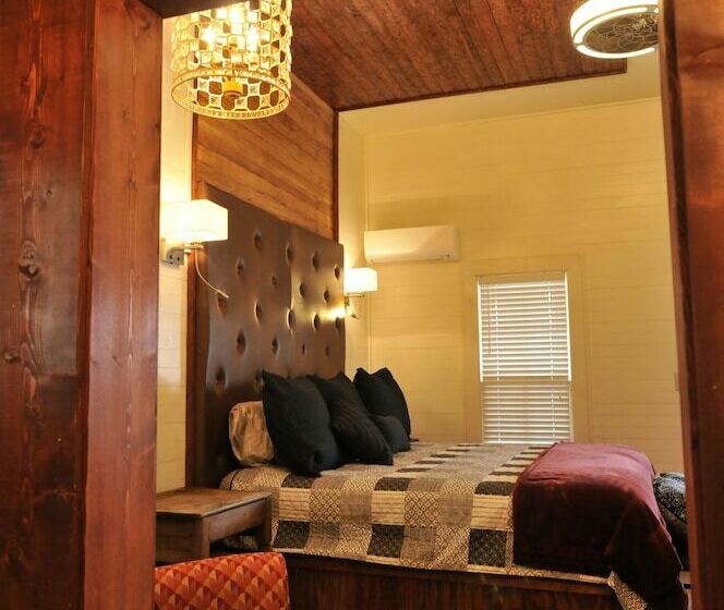 فندق Old Storehouse Inn