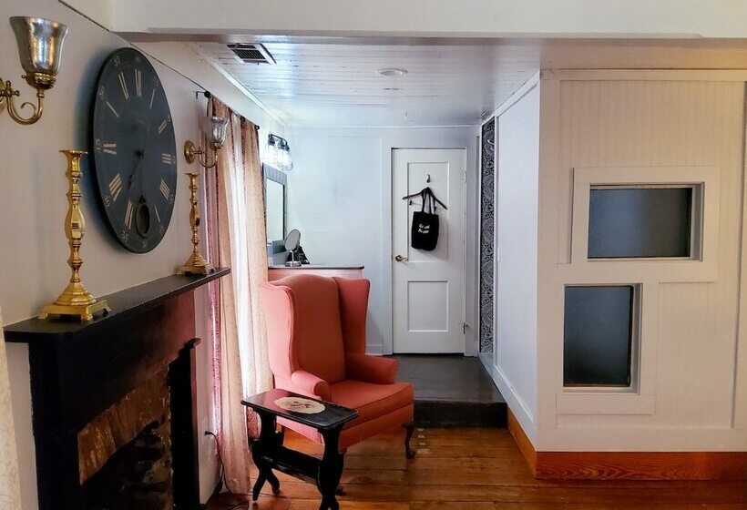 فندق Old Storehouse Inn