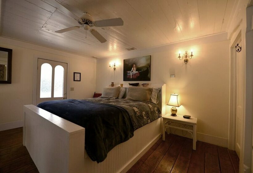 فندق Old Storehouse Inn