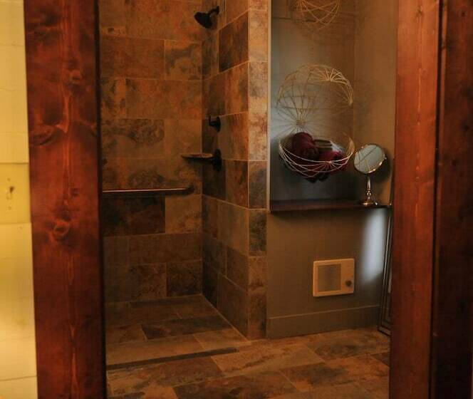 فندق Old Storehouse Inn