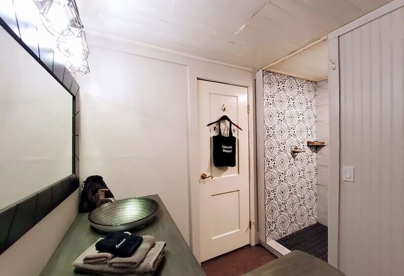 فندق Old Storehouse Inn