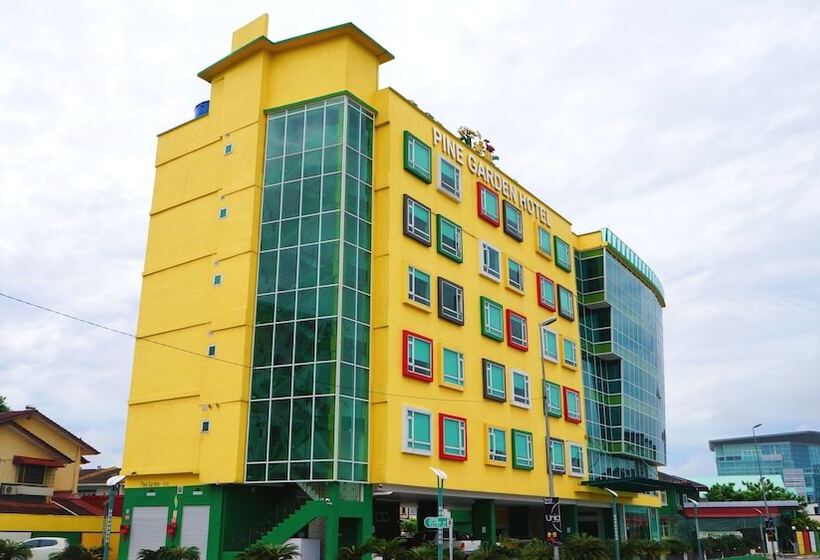 בית מלון כפרי Pine Garden