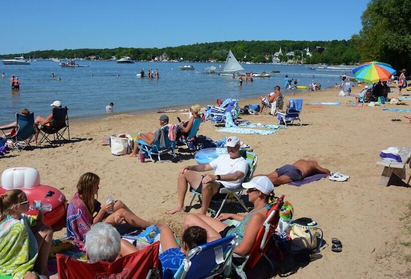 בית מלון כפרי Somerset Inn & Suites