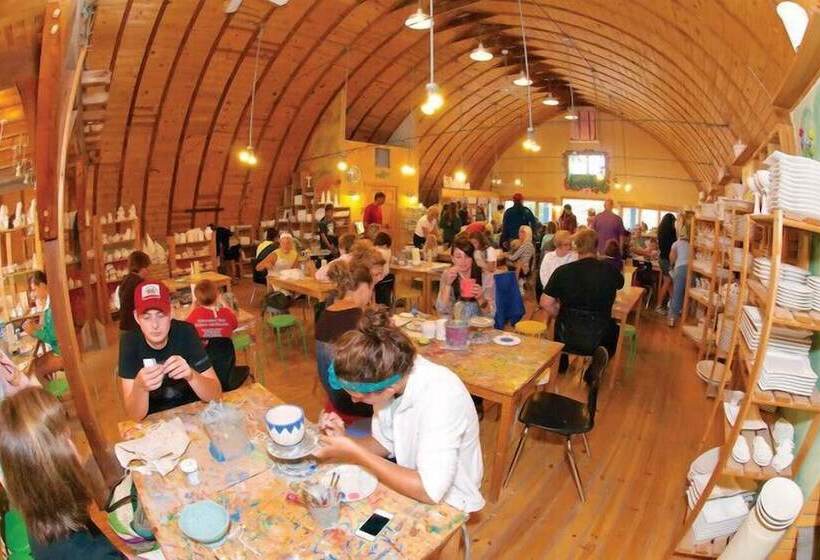 בית מלון כפרי Somerset Inn & Suites