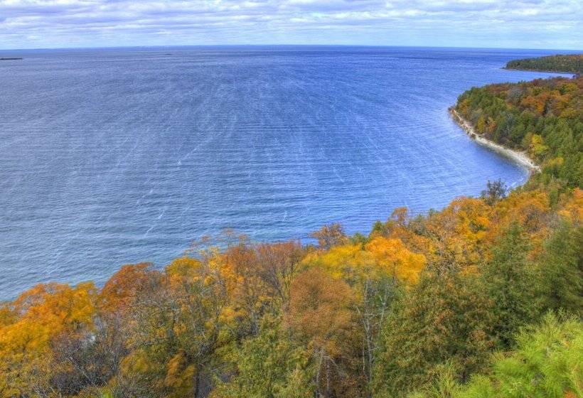 בית מלון כפרי Somerset Inn & Suites