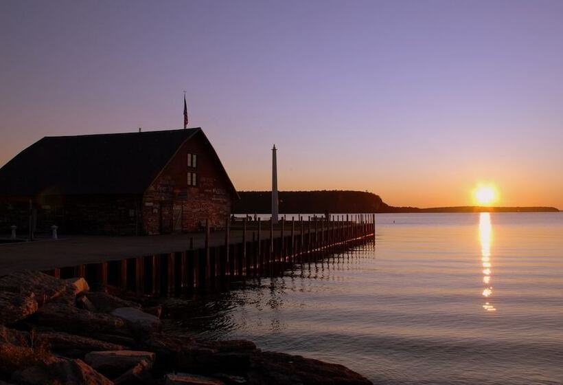 בית מלון כפרי Somerset Inn & Suites