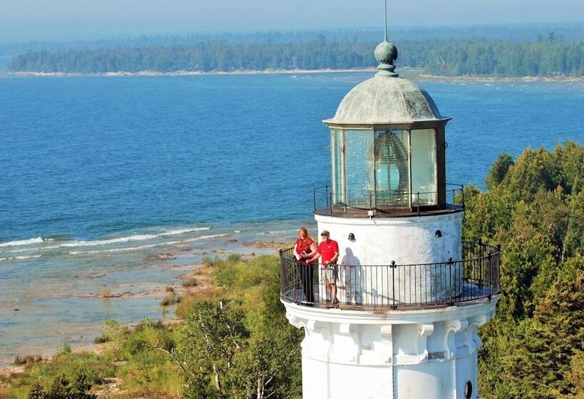 בית מלון כפרי Somerset Inn & Suites