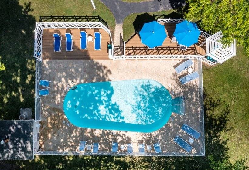 בית מלון כפרי Somerset Inn & Suites