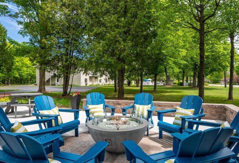 בית מלון כפרי Somerset Inn & Suites