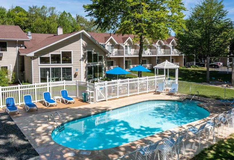 בית מלון כפרי Somerset Inn & Suites