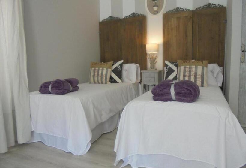 בית מלון כפרי Tak Boutique Old Town