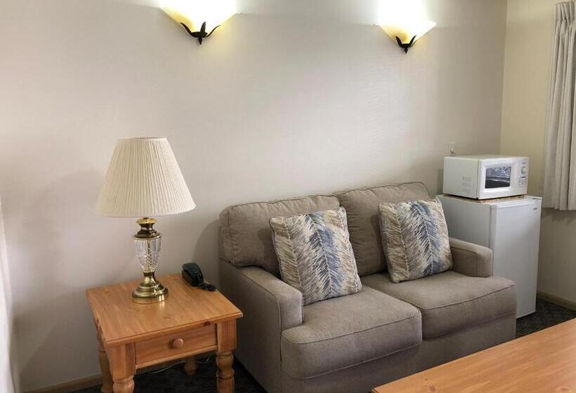 בית מלון כפרי The Landmark Inn