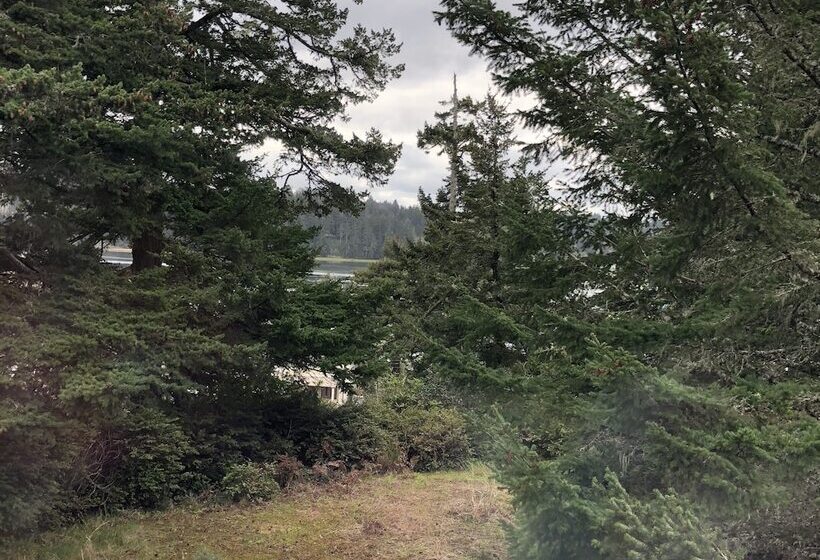 בית מלון כפרי The Landmark Inn