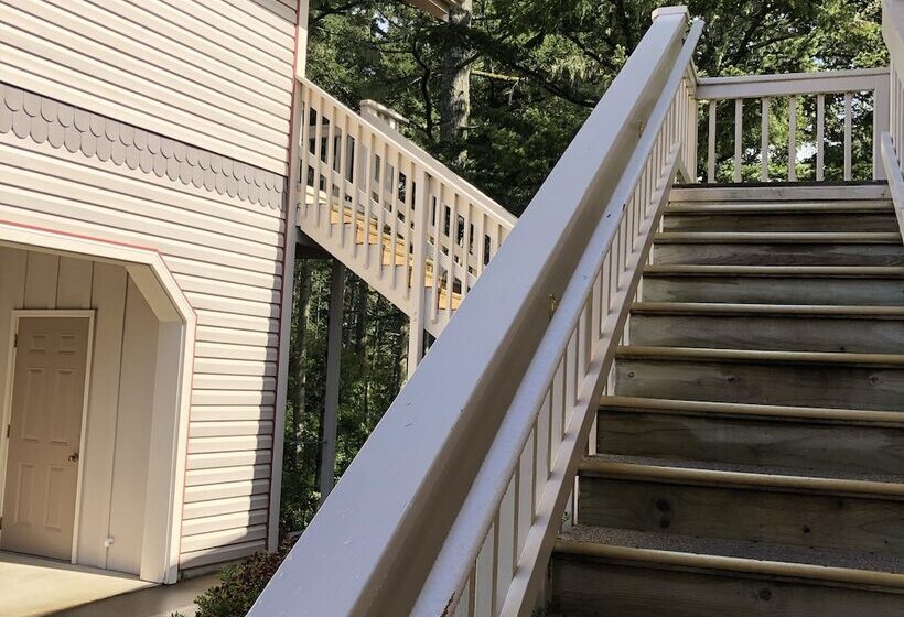 בית מלון כפרי The Landmark Inn