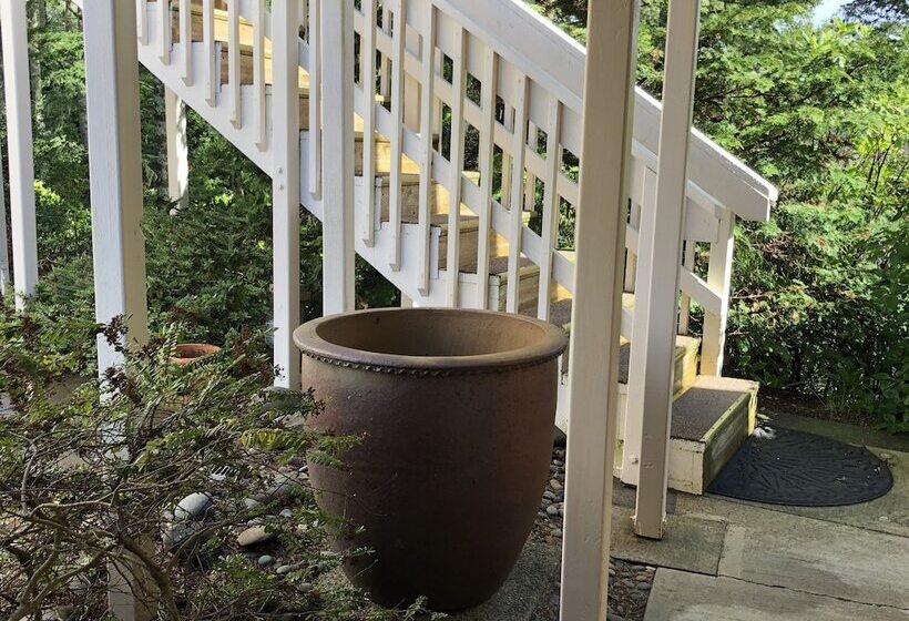 בית מלון כפרי The Landmark Inn