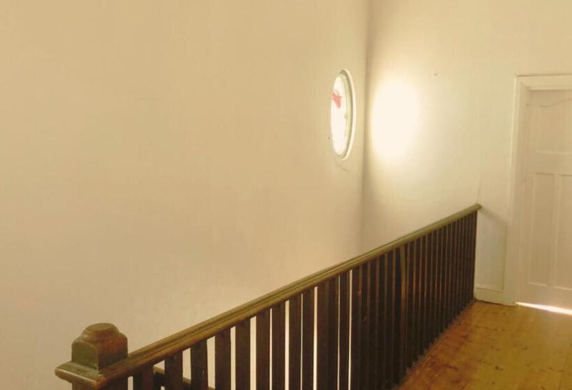 فندق صغير Ben Your Friend Youth Foundation