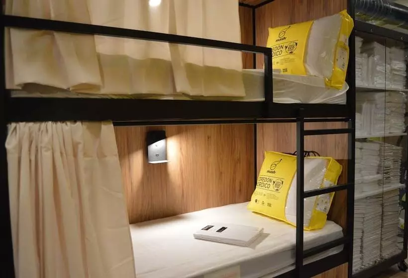 هتل کپسول Debod Hostel