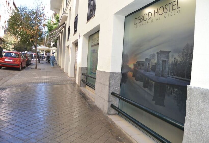 هتل کپسول Debod Hostel